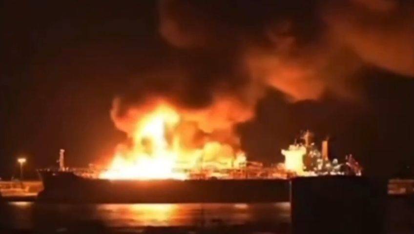 皇冠信用網注册开户_乌军袭击摧毁两艘俄罗斯油轮皇冠信用網注册开户,熊熊大火映红半边天,后果很严重