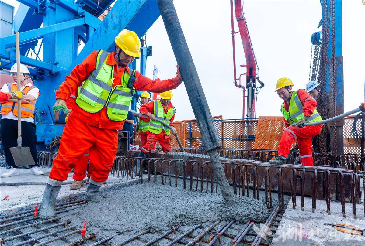 皇冠welcome注册账号_在鄂央企承建皇冠welcome注册账号!昌九高铁南昌扬子洲赣江公铁大桥合龙