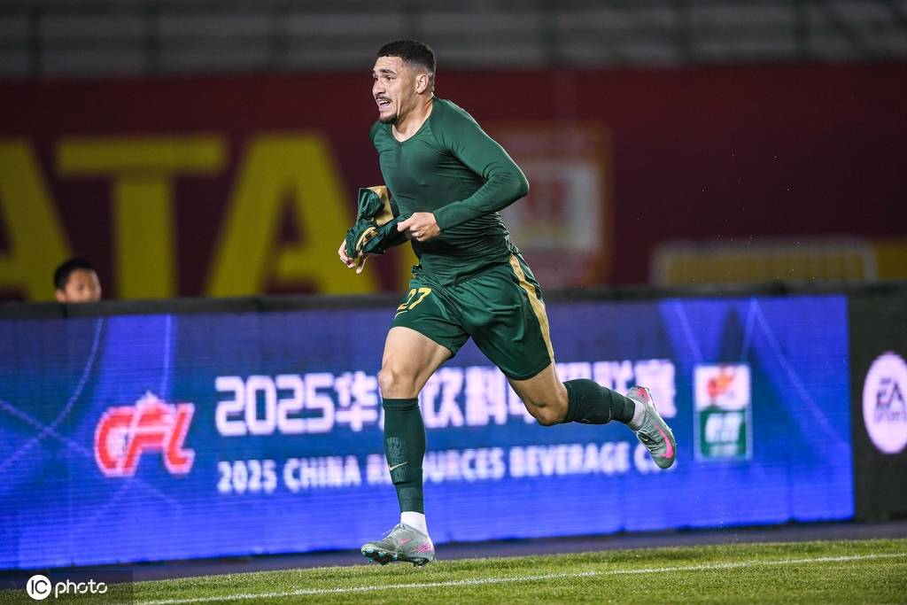 皇冠信用网足球代理_中超-奥莫伊胡安弗双响亚戈绝平 亚泰3-3九人浙江