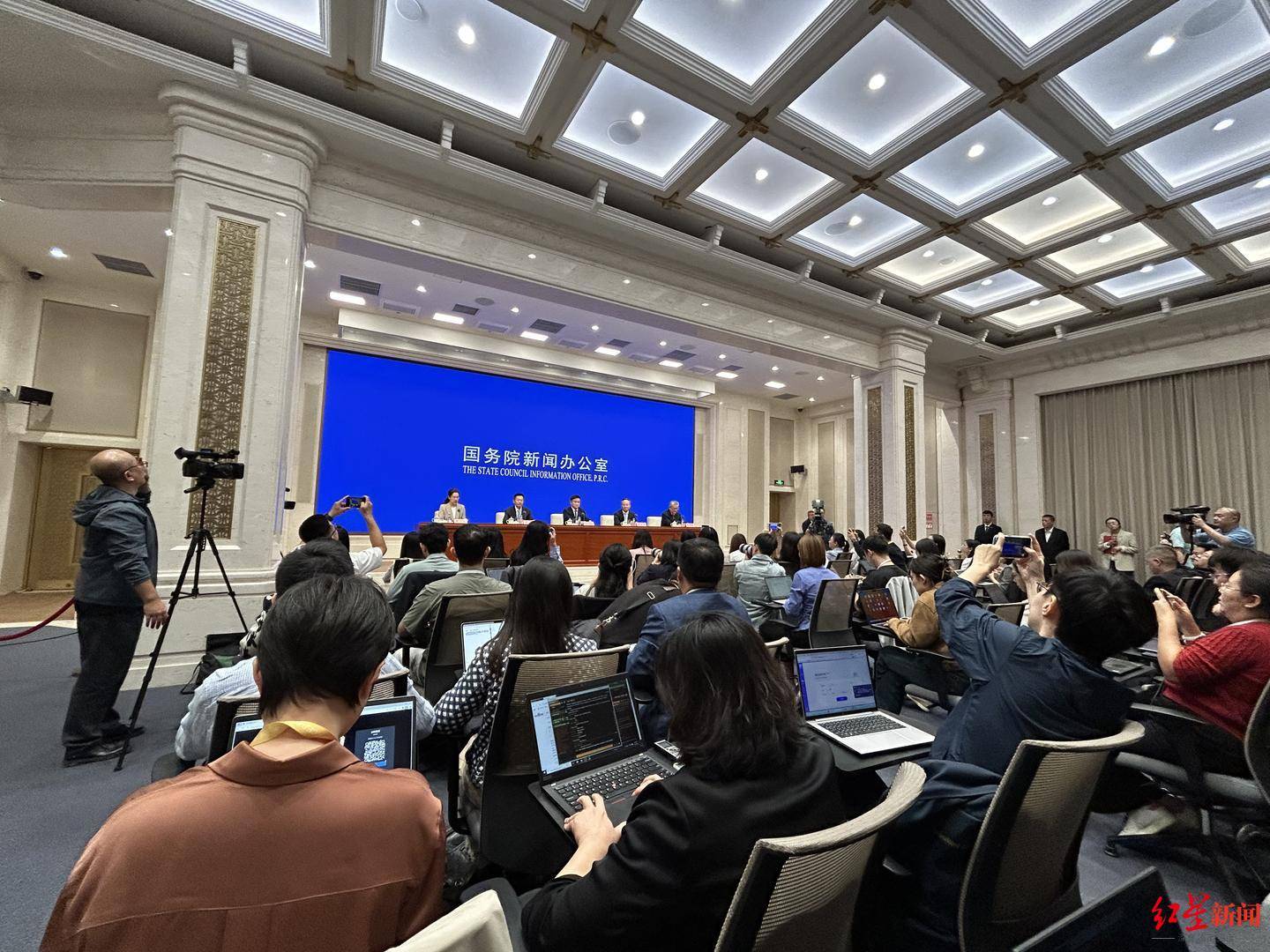 皇冠体育App下载_央行:中国银行业总资产位居世界第一皇冠体育App下载,股票、债券市场规模位居世界第二