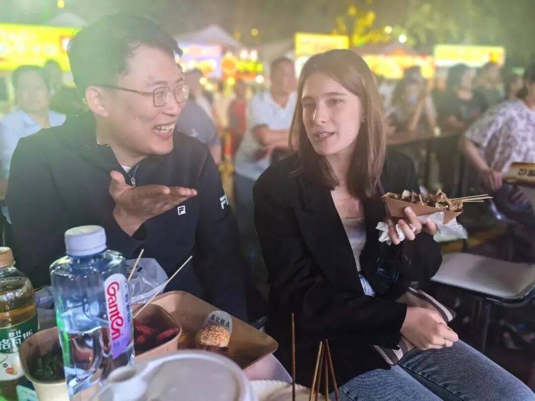 皇冠足球平台代理_2025丰台·学子回家 | “洋学子”邂逅丰台“烟火气”皇冠足球平台代理!丰台群众音乐盛典暨学子回家圆梦音乐会激活城市青春活力——