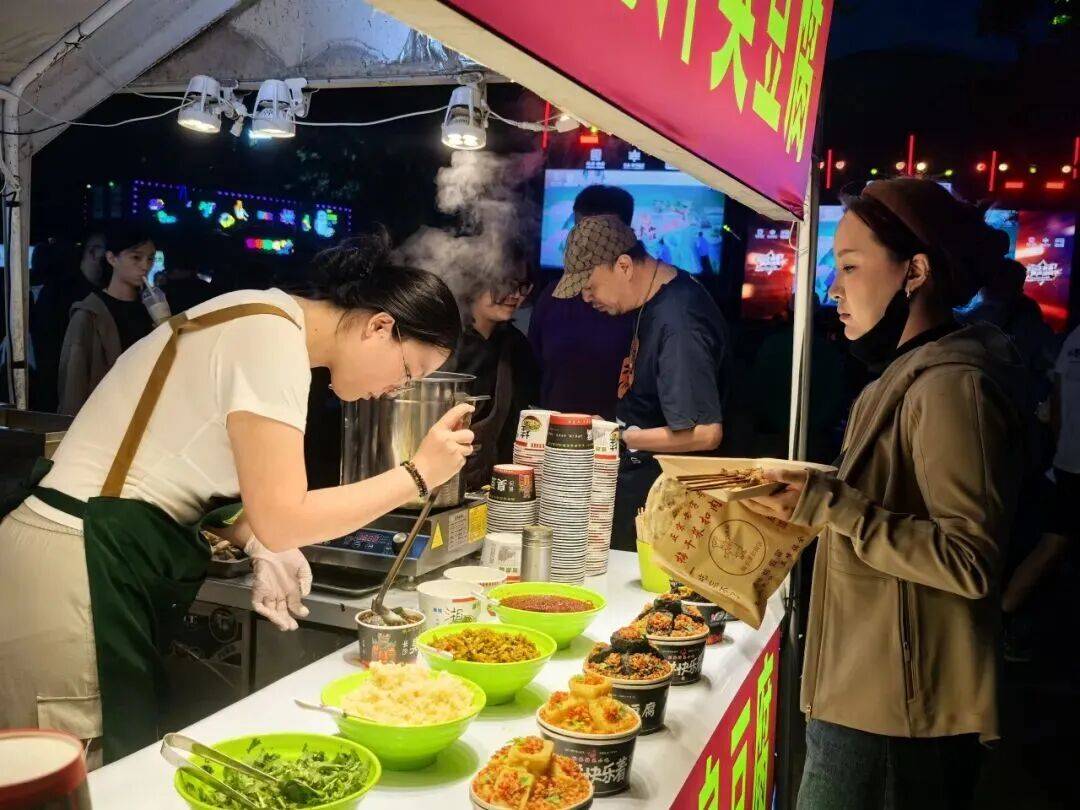 皇冠足球平台代理_2025丰台·学子回家 | “洋学子”邂逅丰台“烟火气”皇冠足球平台代理!丰台群众音乐盛典暨学子回家圆梦音乐会激活城市青春活力——