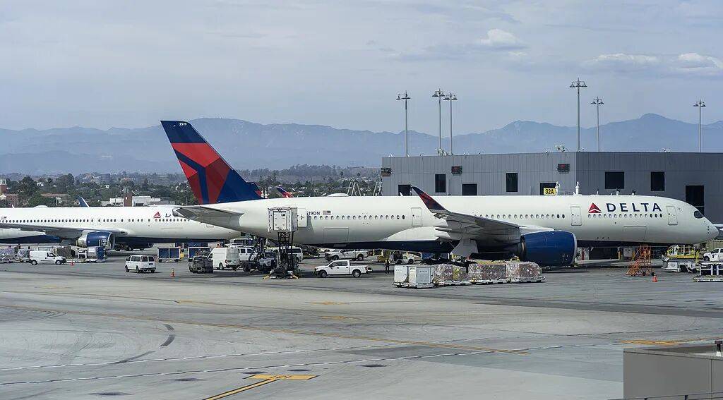 皇冠信用網需要押金吗_纽约机场突发皇冠信用網需要押金吗!两架客机相撞