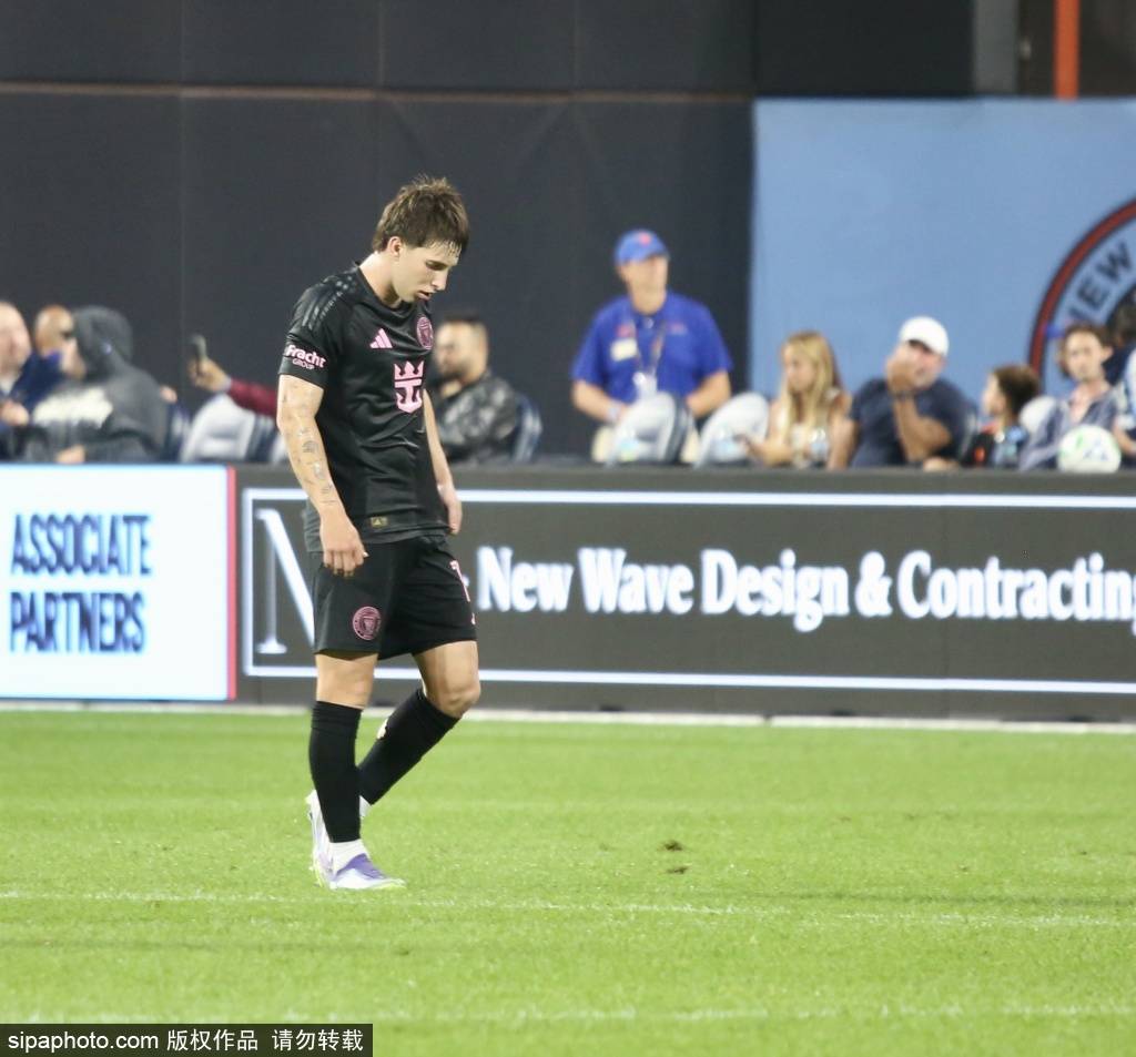 皇冠信用登123出租_邓弗里斯被换下后的不满与齐沃的回应:愤怒是球员的动力源泉