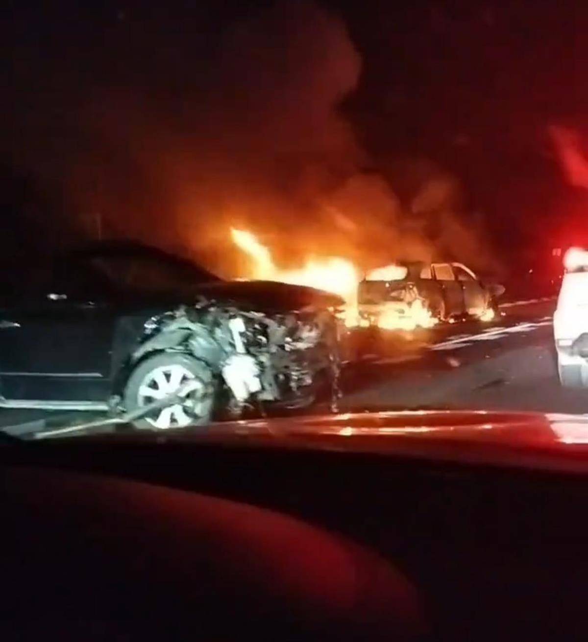 体育皇冠信用網_深南高速一车祸致2死3伤体育皇冠信用網,一位目击者称车上有甩棍没有当场施救,事后得知两人死亡他“觉得好惭愧”