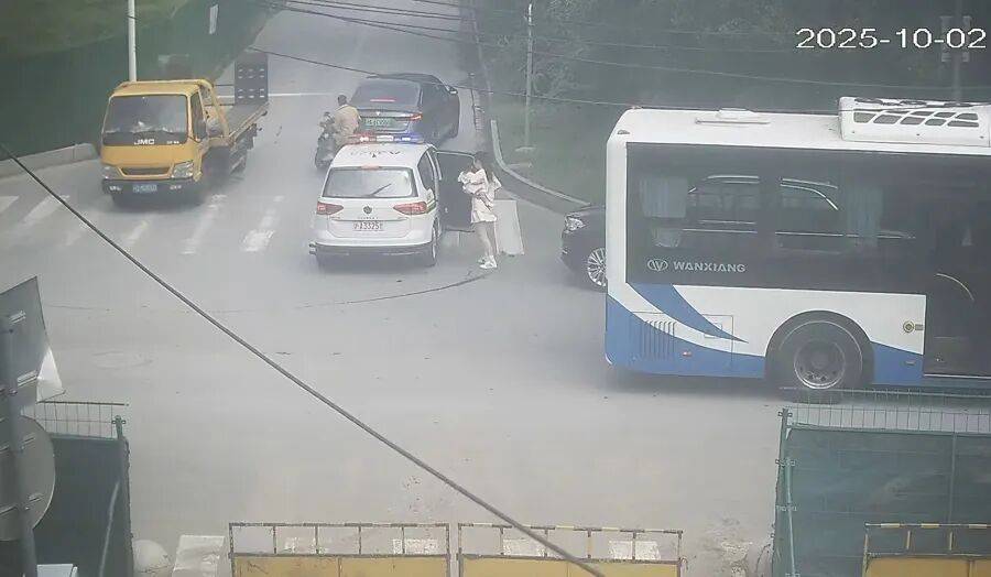 怎么申请皇冠信用網_“我肯定要闯红灯的!”事发上海街头怎么申请皇冠信用網,民警紧急上报……