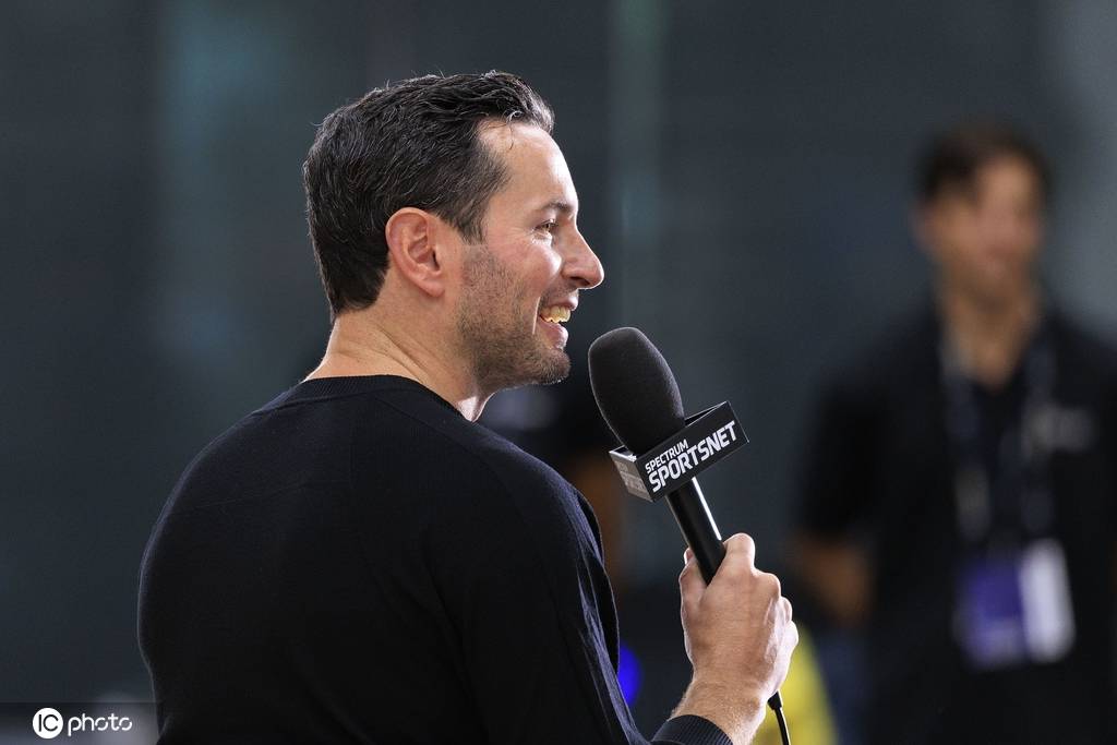 皇冠信用网_湖人将帅回应詹姆斯广告事件 雷迪克:你们都是傻子皇冠信用网?