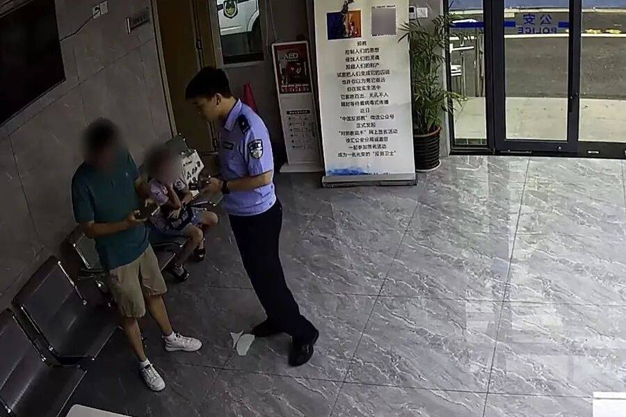 皇冠体育App下载_突然群发皇冠体育App下载！大批上海市民收到警方短信！全市爆火网红已被锁定...有爸爸因孩子违规被罚款