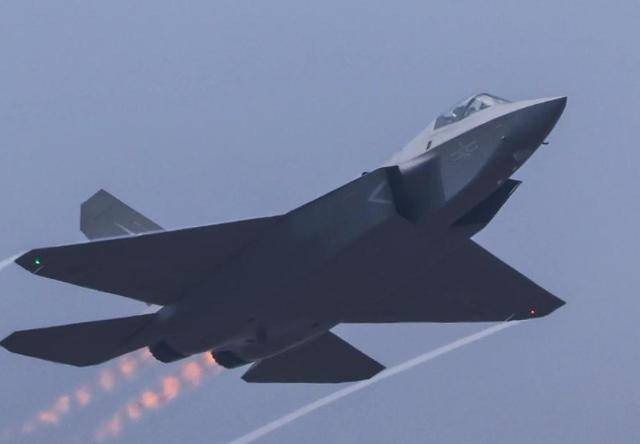 信用網怎么开户_歼16单枪匹马信用網怎么开户,击退两架F22?美媒承认:这2点比不过中国