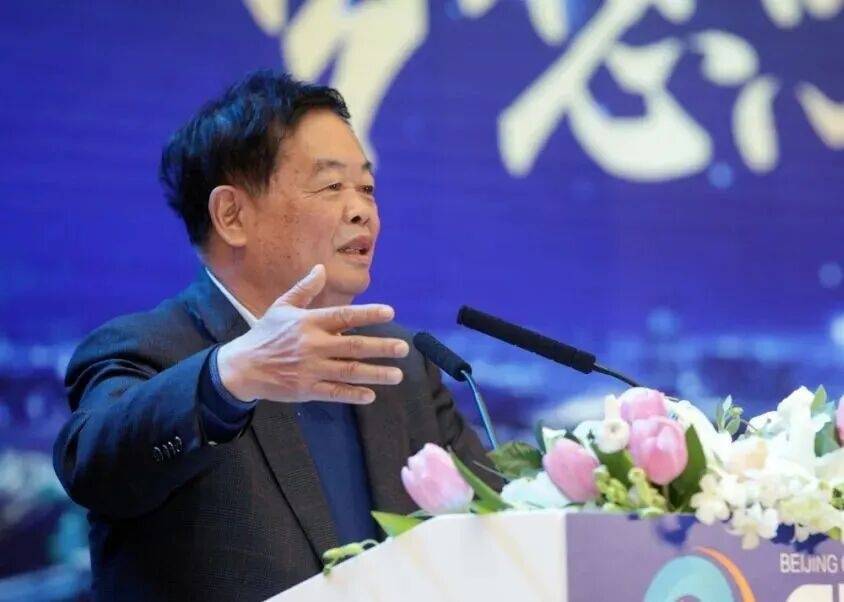 皇冠信用網在线开户
_福耀玻璃:曹德旺辞去董事长职务皇冠信用網在线开户
,选举曹晖为新董事长