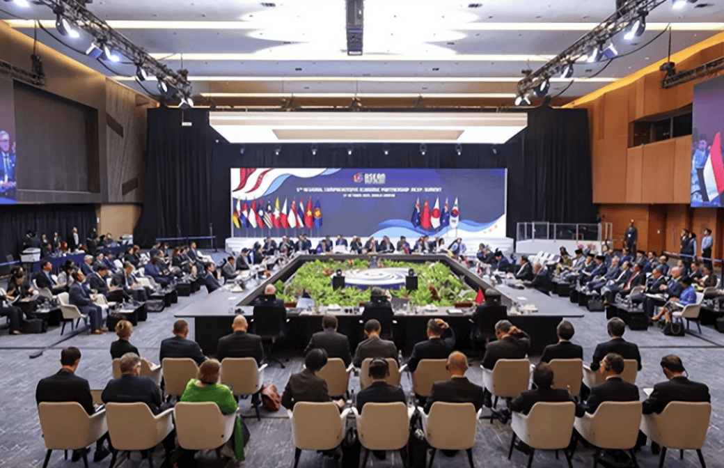 皇冠信用网在线申请_特朗普刚走皇冠信用网在线申请，中国和东盟的节奏就变了，连续开了两场没有美国的会