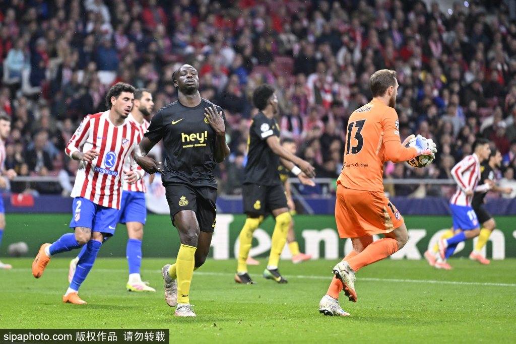 皇冠信用网开号_梅西再现神技！劳塔罗助攻皇冠信用网开号，阿根廷2-0安哥拉背后的战术秘密