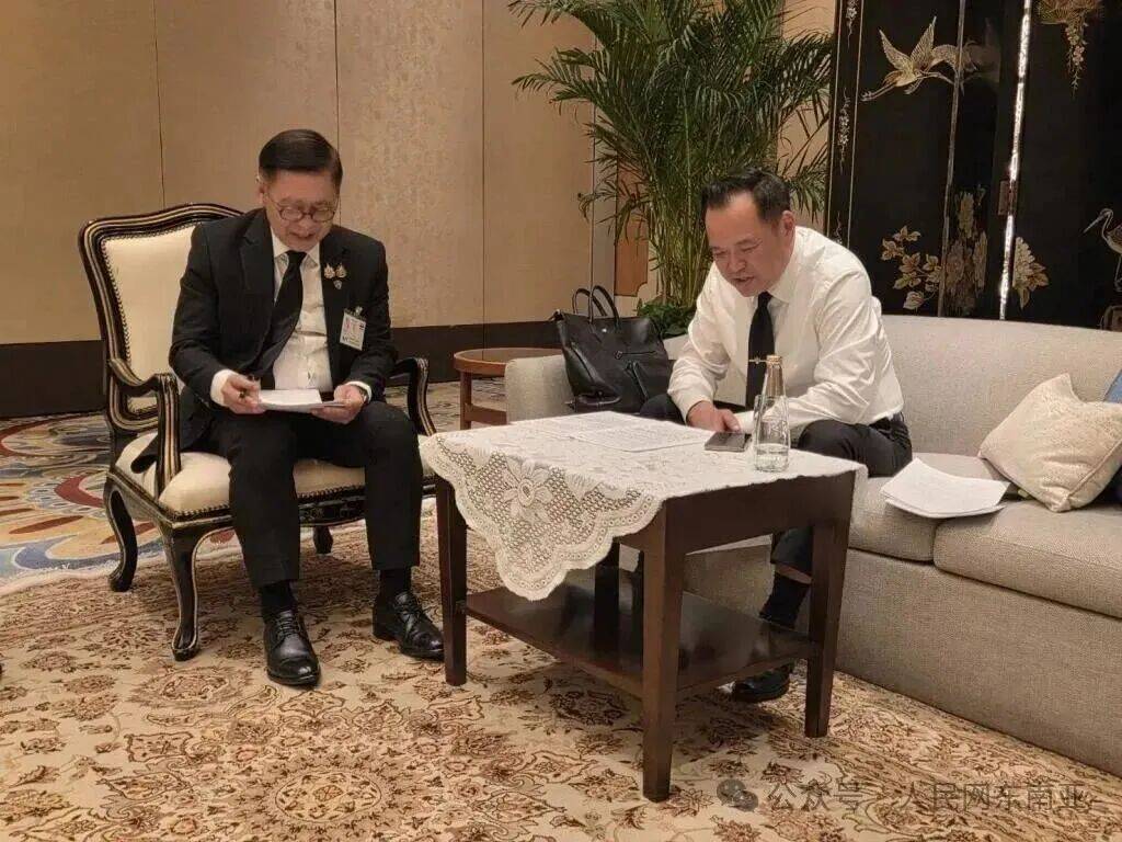 世界杯皇冠信用盘平台
_泰国总理阿努廷随国王访华期间接到特朗普来电