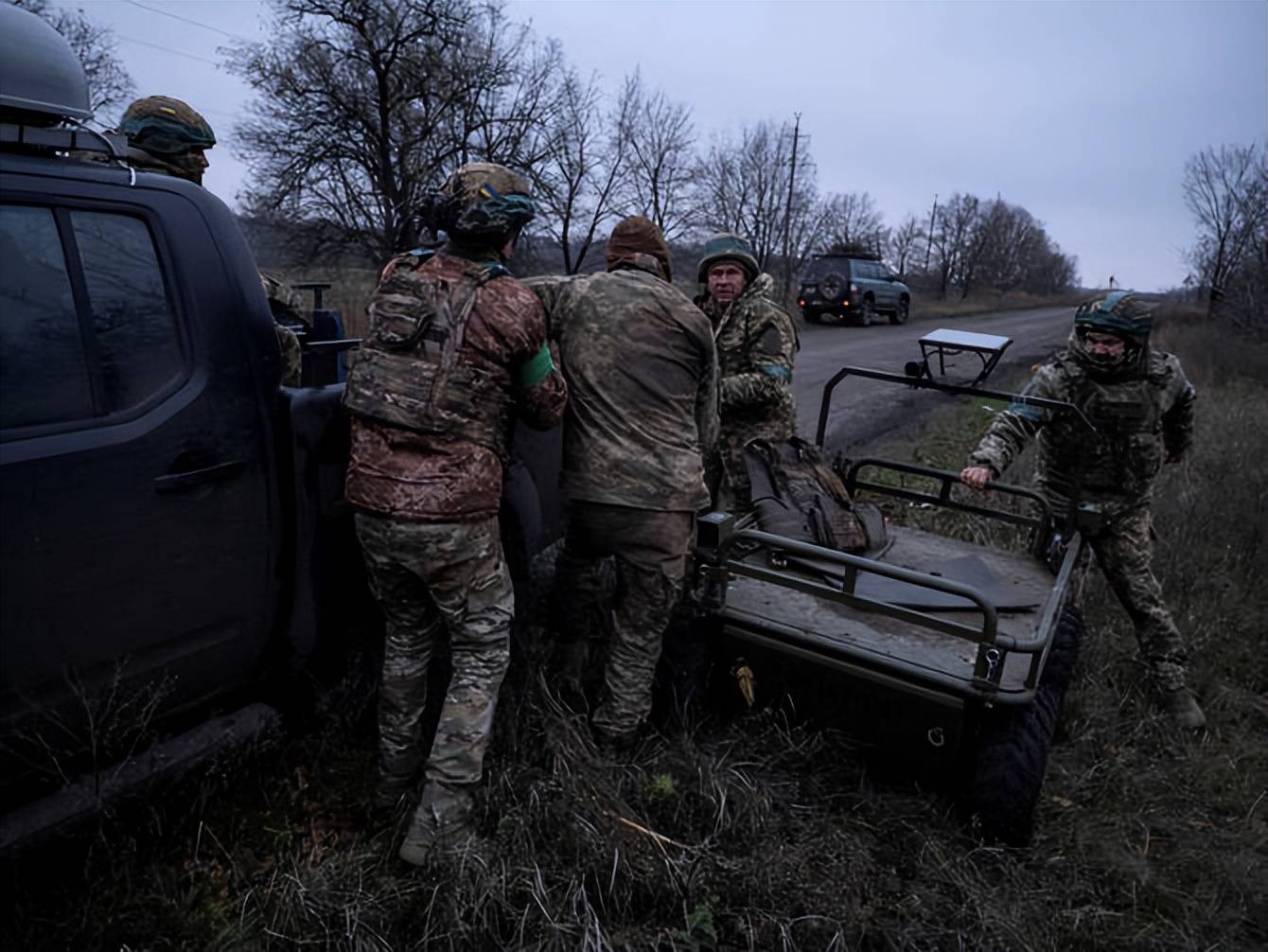 皇冠足球平台代理
_俄军这次大意了皇冠足球平台代理
,包饺子失败:机器人突入红军城,乌军一夜全跑了