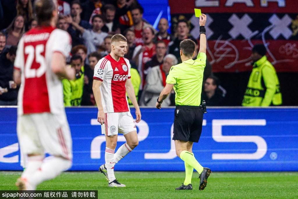 世界杯皇冠足球平台
_恰尔汗奥卢的转会风波:加拉塔萨雷冬窗新报价的背后故事