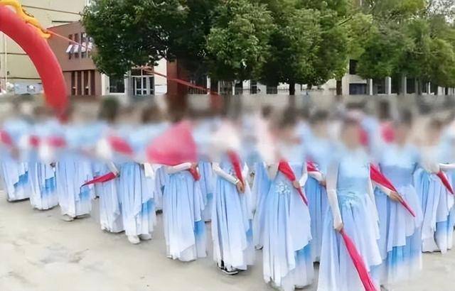 皇冠信用盘庄家
_又见学生网购演出服穿过后集体退货皇冠信用盘庄家
,当地教育局已介入