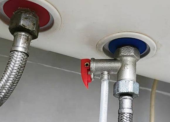 NBA美国职业篮球联赛
_滚烫的水NBA美国职业篮球联赛
,从头流到脚!今晚洗澡前紧急提醒!