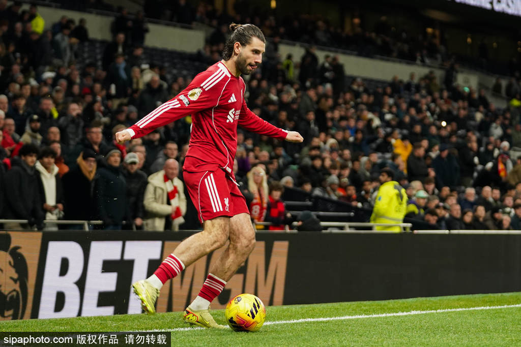 皇冠密码找回_观战台：曼联恶战纽卡+切尔西火拼维拉 曼城冲八连胜