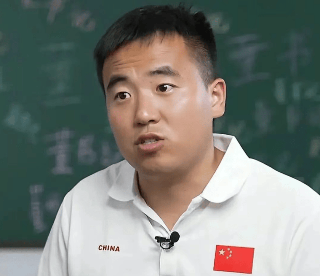 北昆士兰牛仔vs布裏斯班野马_“蹭饭书记”卸任北昆士兰牛仔vs布裏斯班野马，村民都哭了……