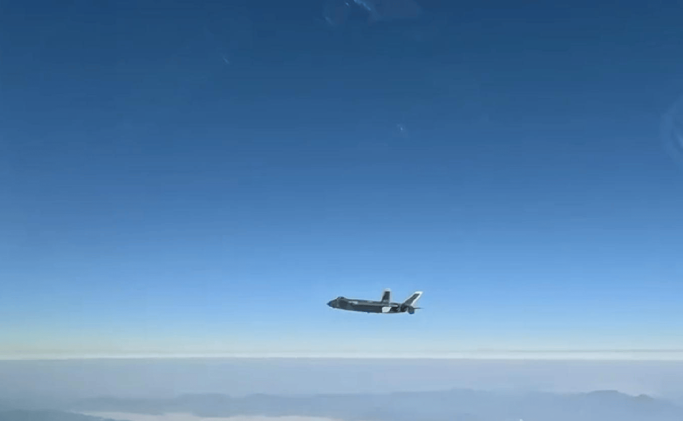 城之队vs皇家君主_对峙升级城之队vs皇家君主，台军公布F16V“锁定”歼16画面，距开火只剩一个按钮？