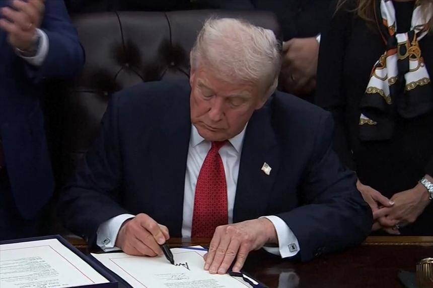 皇冠网_52票赞成47票反对！美国投票结果公布皇冠网，共和党五人反水，特朗普痛骂“叛徒”！