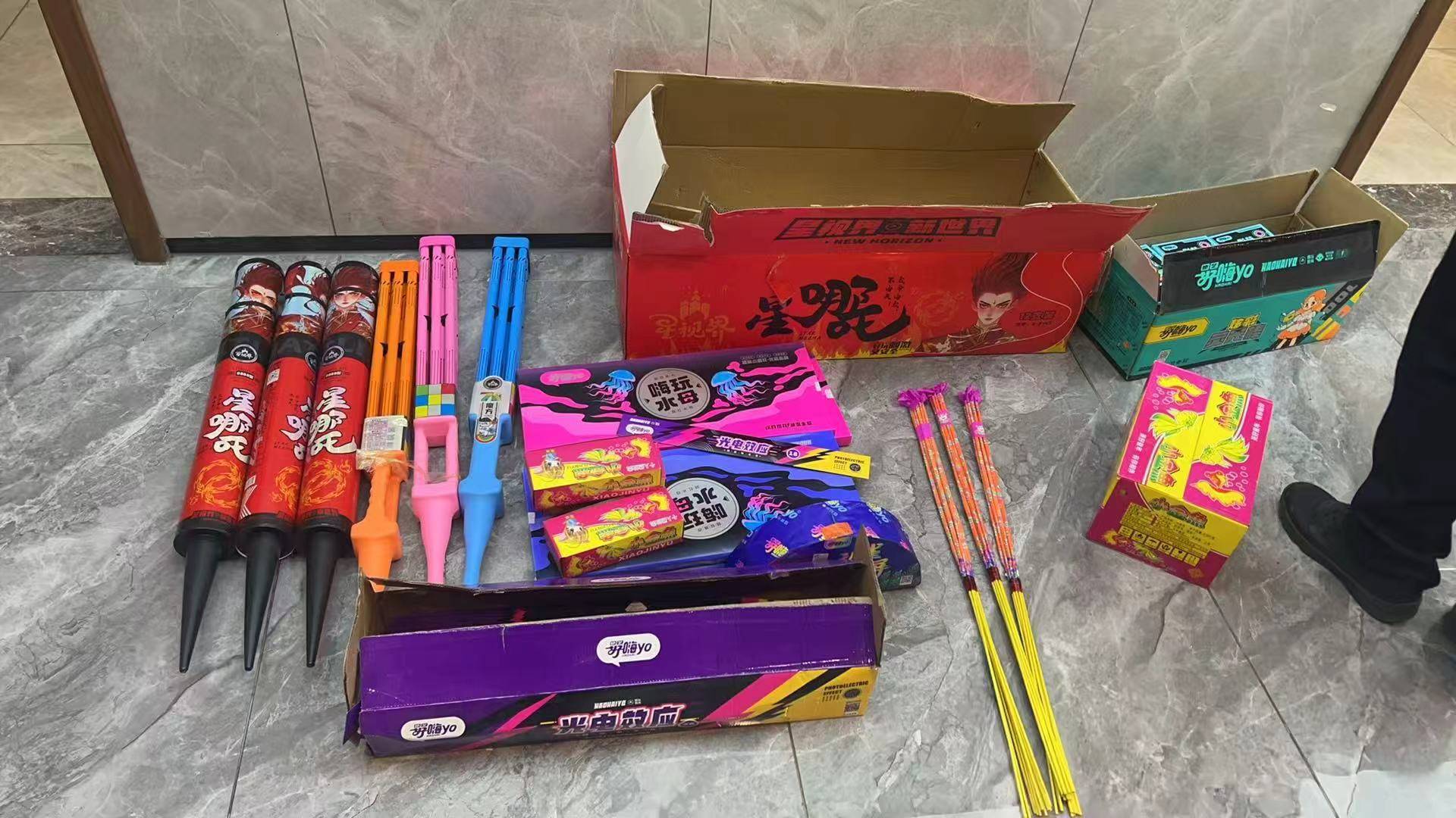 皇冠信用最新地址_赶赴宜昌抓获第四名嫌疑人皇冠信用最新地址！武昌警方今年累计缴获烟花爆竹4963件