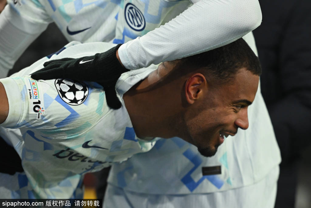 世界杯皇冠足球平台_7分钟2球！姆希塔良、阿坎吉先后破门世界杯皇冠足球平台，国米2-0领先莱切