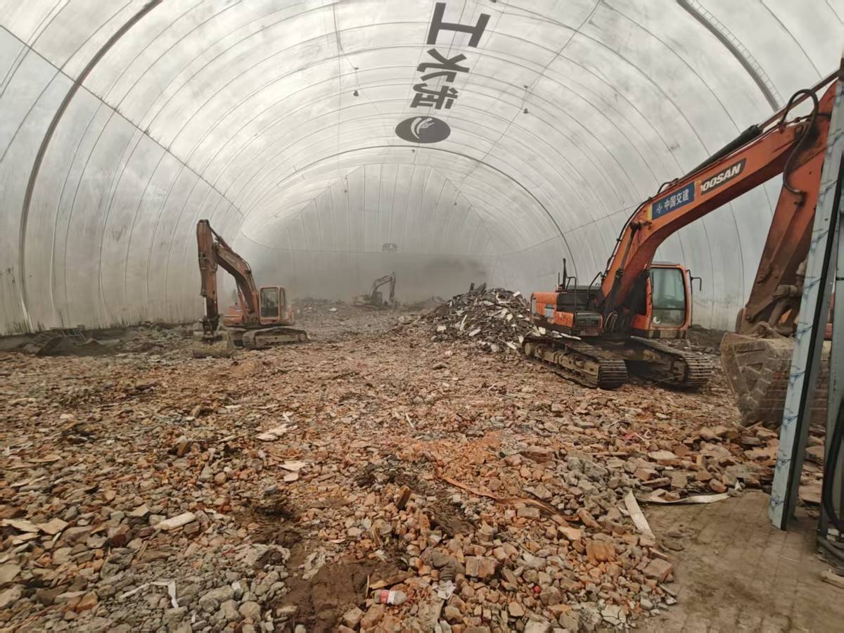 正版皇冠信用网代理_湖北首例！巨型“气球”罩住4000㎡施工工地正版皇冠信用网代理，扬尘和噪声通通“锁”在球内不扰民