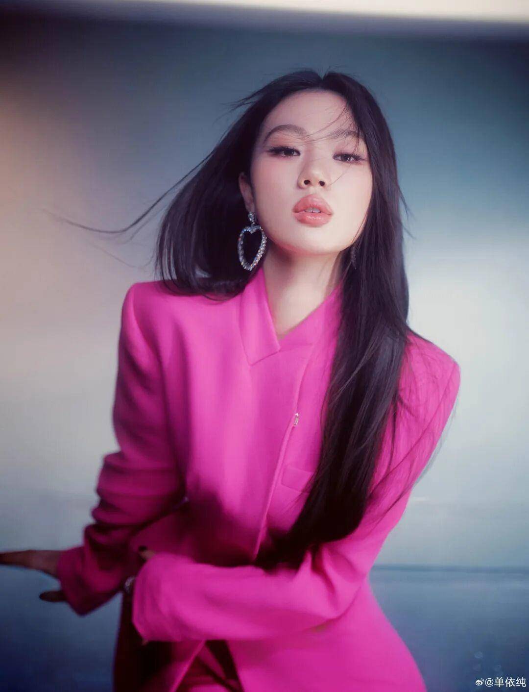 皇冠登3管理出租_吴向飞喊话李荣浩道歉：未授权唱我的歌；李荣浩火速回应：请列明场次皇冠登3管理出租，若侵权一定赔偿道歉