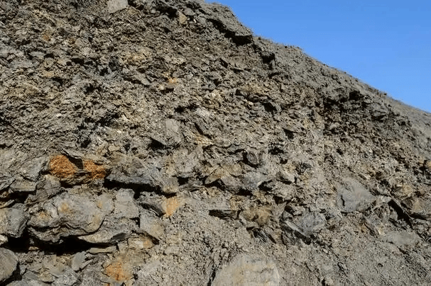 皇冠体育App下载_中国握住稀土王牌！美国想不通皇冠体育App下载，废弃的剧毒尾矿，变成了稀缺资源